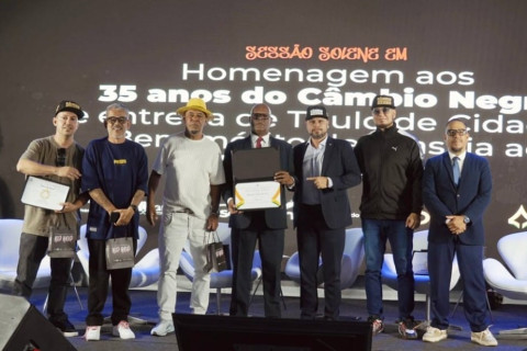 Câmbio Negro é homenageado na Câmara Legislativa do DF por seus 35 anos e X recebe título de Cidadão Benemérito de Brasília