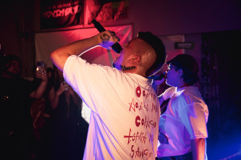 Tom Camelo consolida nova fase após show de estreia do EP