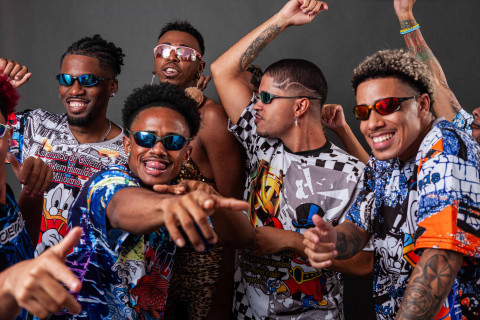 Sesc Santo André recebe o premiado espetáculo de passinho “ou 9 ou 80” neste sábado